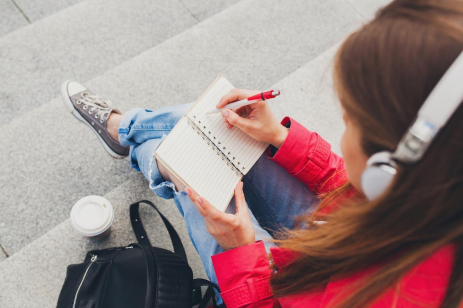 Espacio de trabajo donde nuestro equipo revisa planes financieros personalizados para cada familia